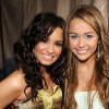 Miley Cyrus si Demi Lovato – live @ Concert for Hope
