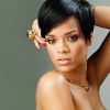 Rihanna, mai mult dezbracata si fara extensii