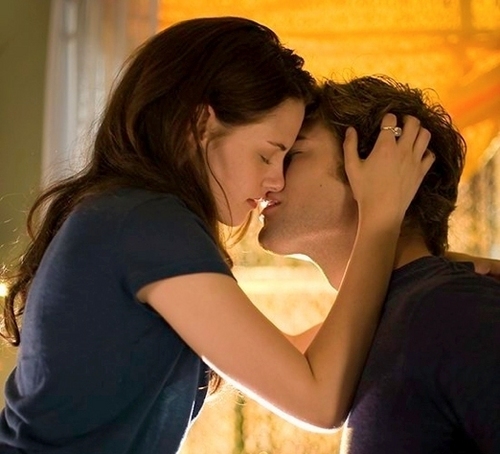 rob-kristen-robert-pattinson-and-kristen-stewart-3711964-500-454